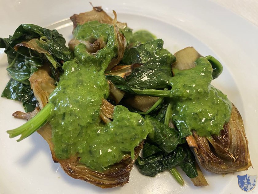 Carciofi con salsa verde e spinaci