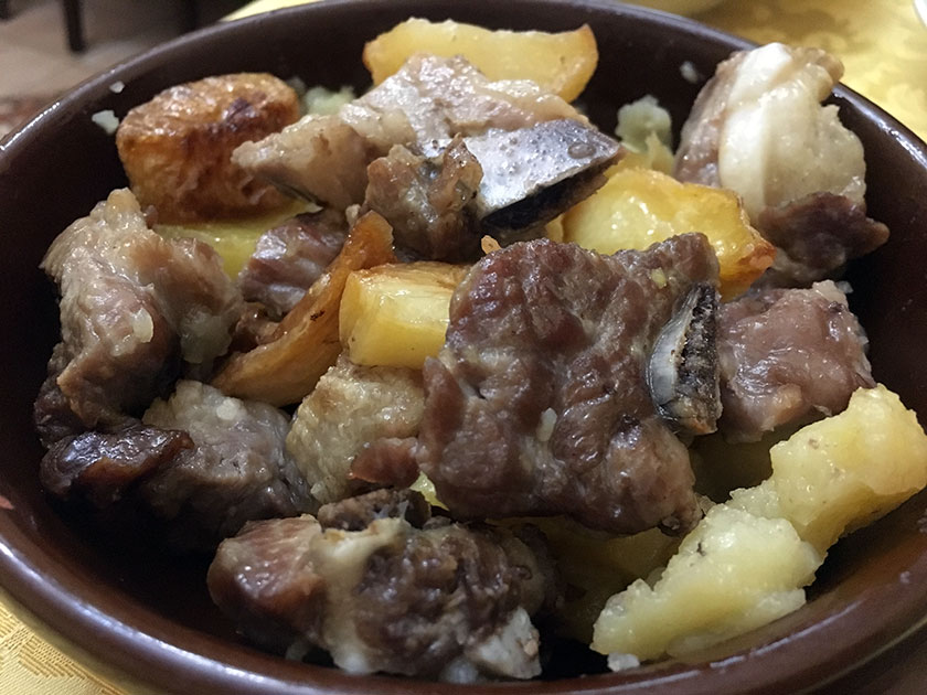 Tracchie di maiale con patate al forno