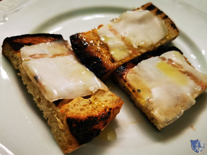 Bruschette con olio evo bio e lardo sannita