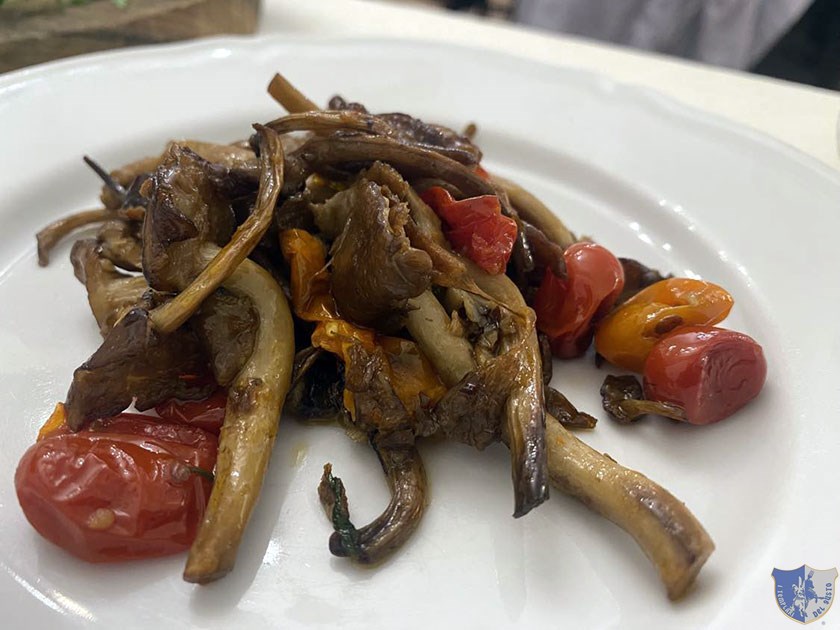 Funghi pioppini e pomodorini