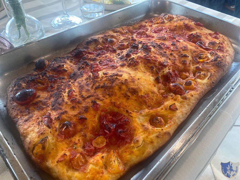 La meravigliosa pizza in teglia della signora Rosa