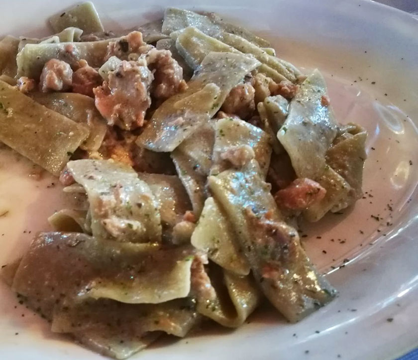 Pappardelle con salsiccia e tartufo