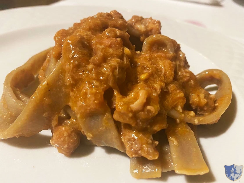 Tagliatelle al Casavecchia con ragù di maialino nero casertano