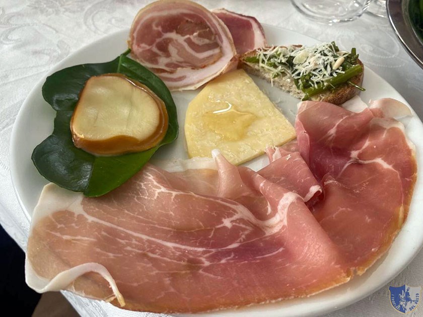 Antipasto di salumi e formaggi