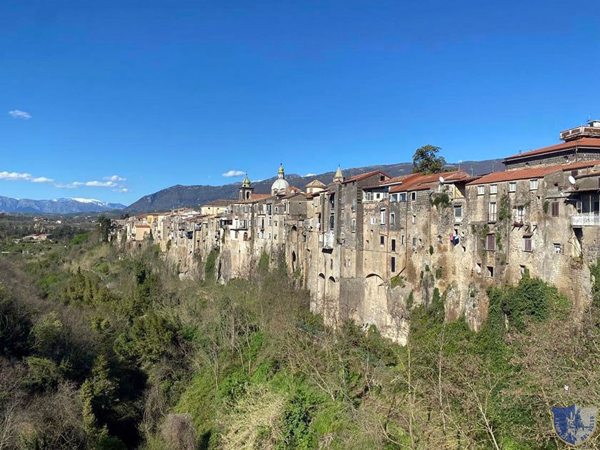 SantAgata de Goti Il centro storico visto dal Ponte