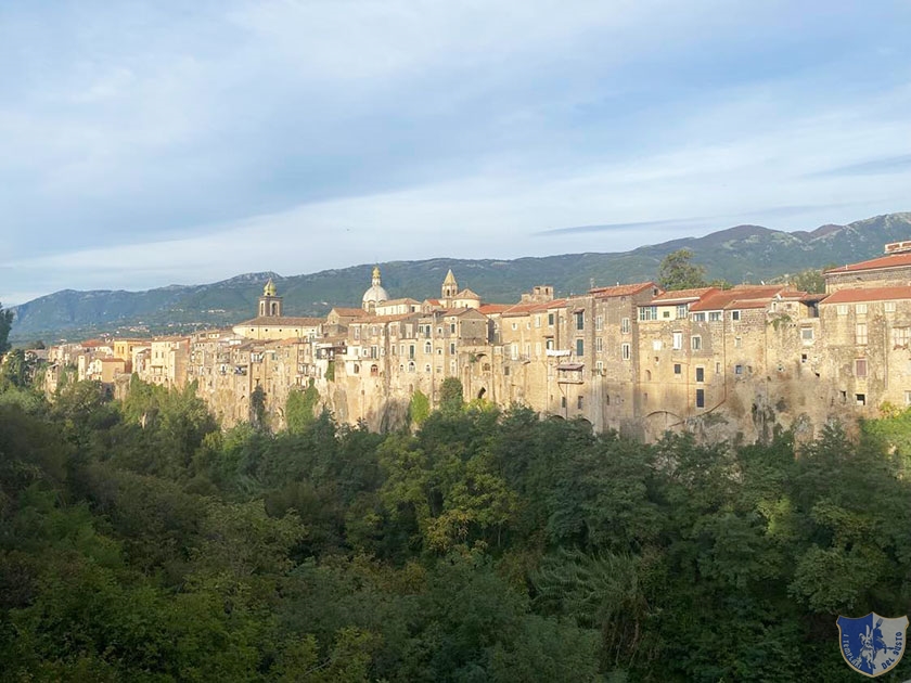 SantAgata deGoti Il centro storico dal ponte sul Martorano