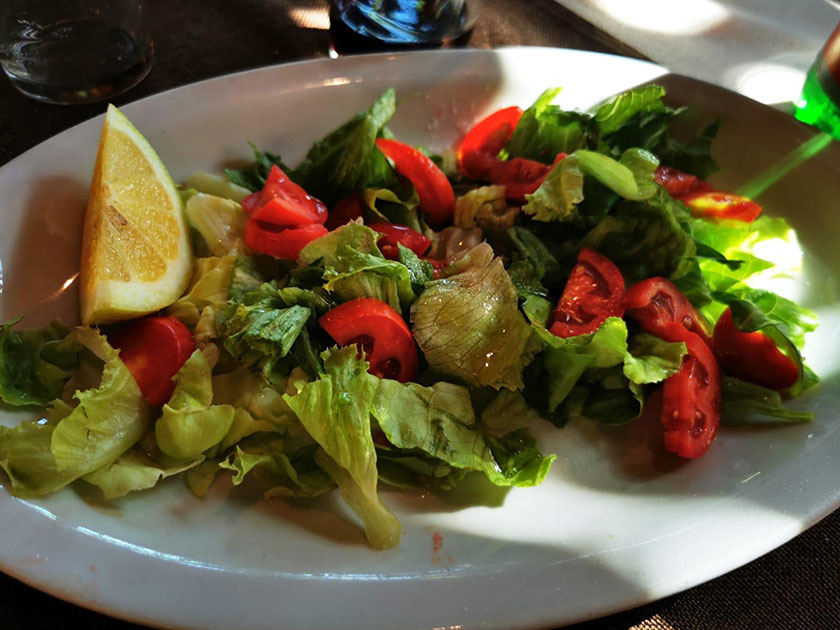 Insalata e pomodori dellorto