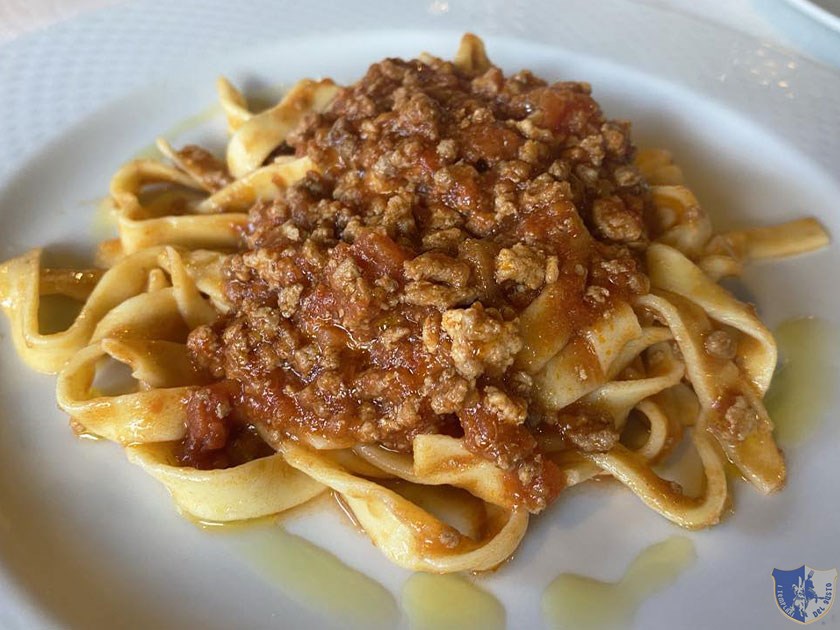 Tagliatelle fatte a mano con ragù di macinato