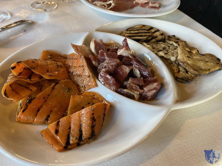 Zucca e melanzane alla griglia e prosciutto locale sottolio