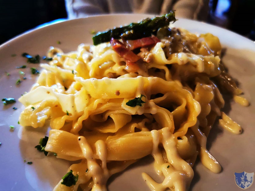 Pappardelle con asparagi e guanciale