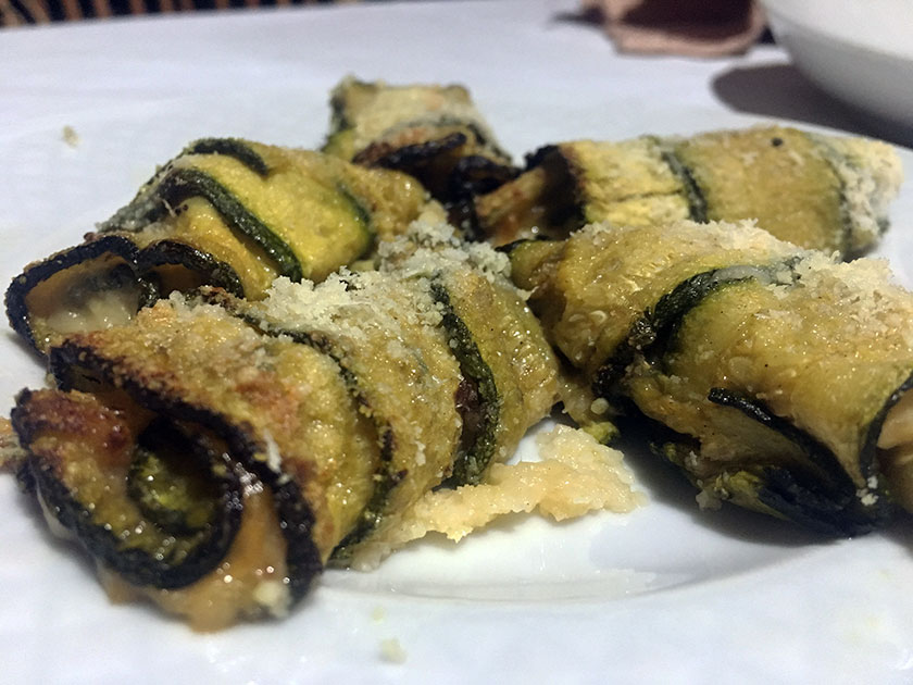 Involtini di zucchine ripieni di provola