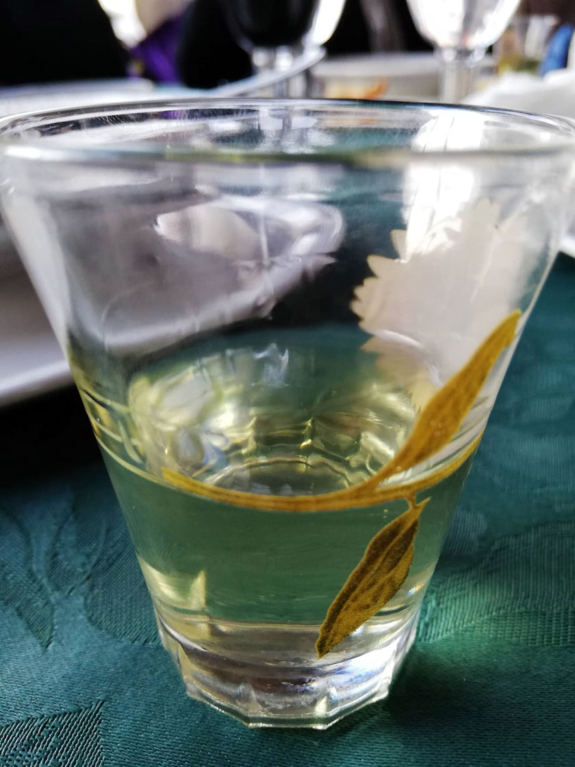 Liquore al basilico limonato
