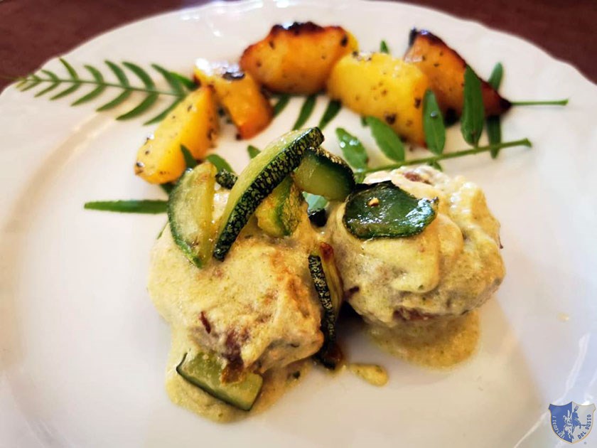 Polpette di maialino nero casertano con crema di patate e zucchine