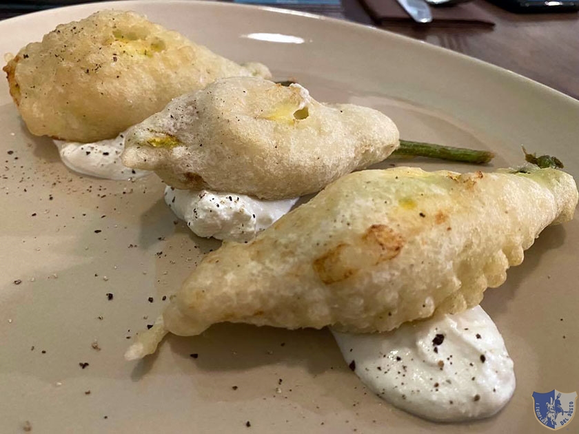 Fiori di zucca ripieni