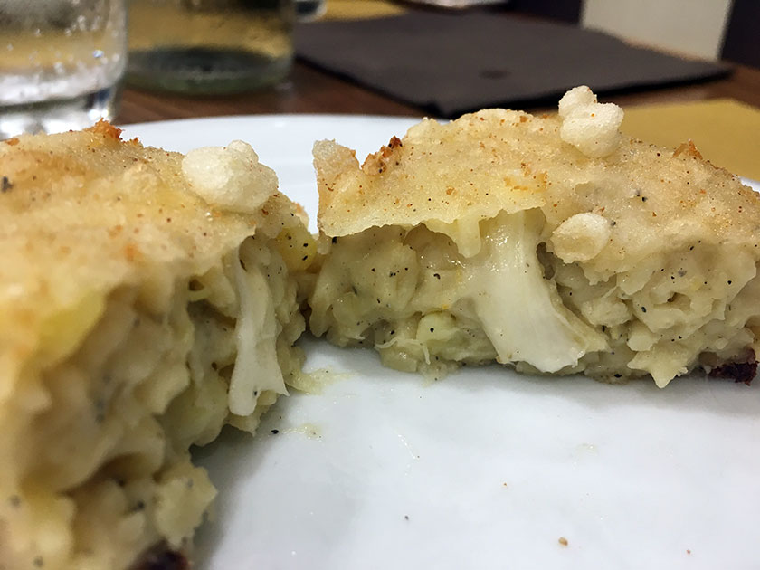 Frittatina di pasta e patate con provola e pepe - Dettaglio