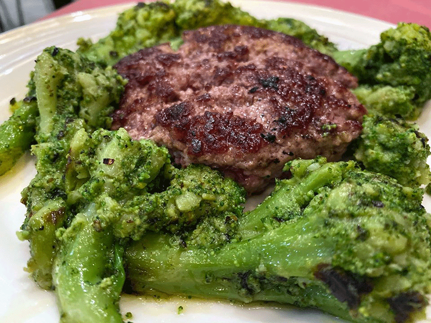 Hamburger di scottona con broccoletti baresi