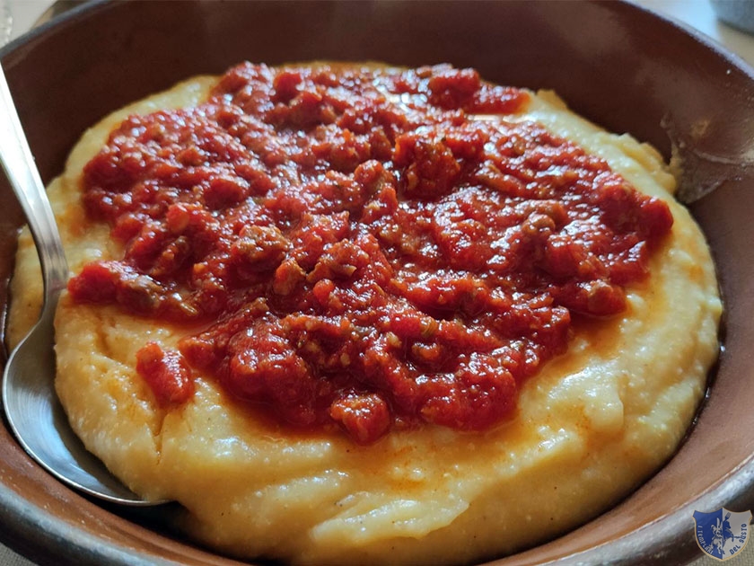 Polenta e ragù della tradizione