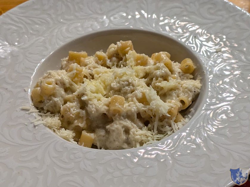 Tubetti cacio e pepe con baccalà mantecato
