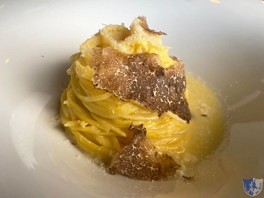 Tagliolini freschi con tartufo nero e formaggi