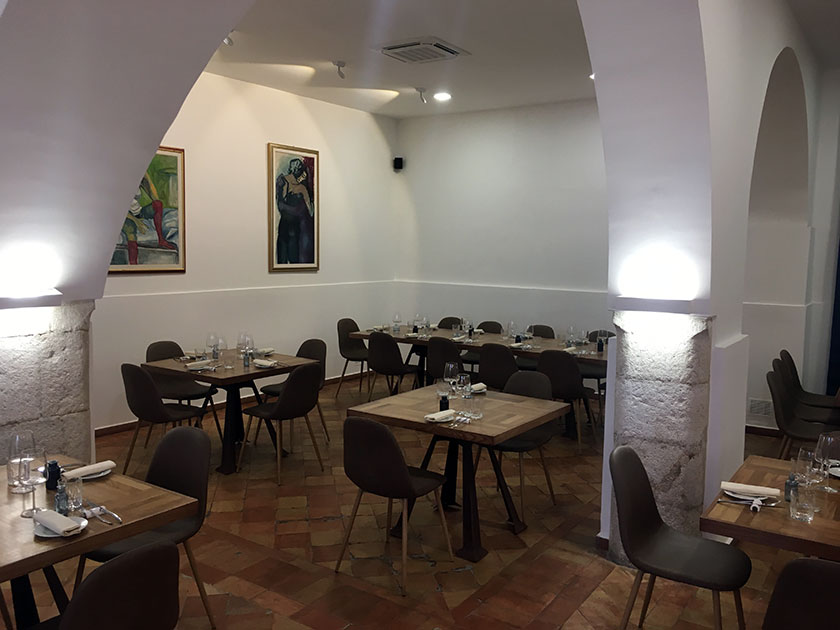 Agape Ristorante. SantAgata de Goti Bn Particolare sala