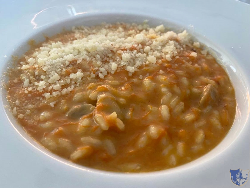 Risotto acquerello con zucca bruciata porcini e pecorino Carmasciano