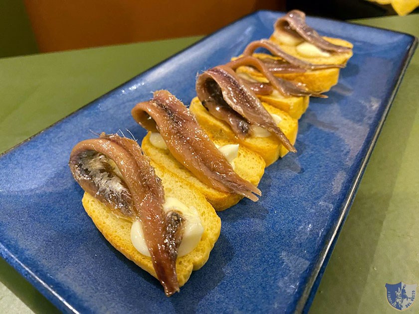 Crostini burro e alici