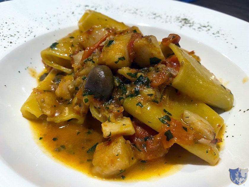 I paccheri con baccalà alla Mediterranea