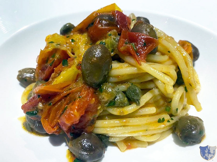 Spaghetti con capperi olive e pomodorino