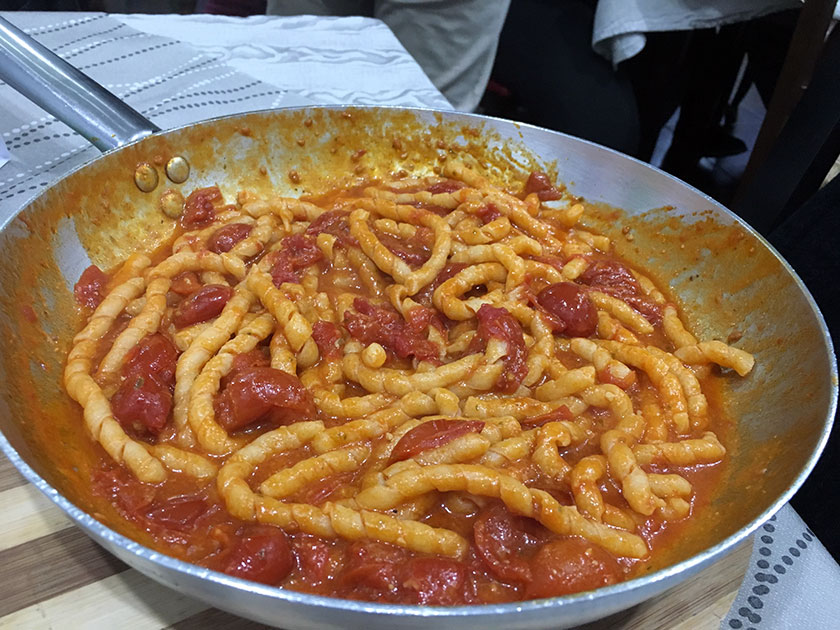 fusilli al ferretto con pomodorini del piennolo