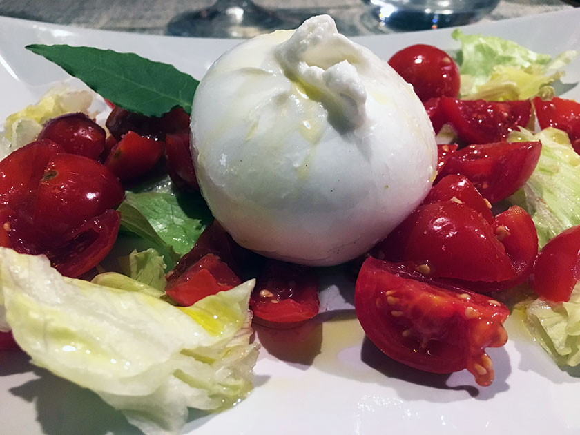 Caprese con burrata e pomodorini