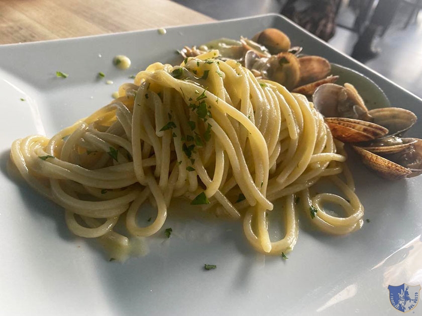 Spaghettone con vongole veraci