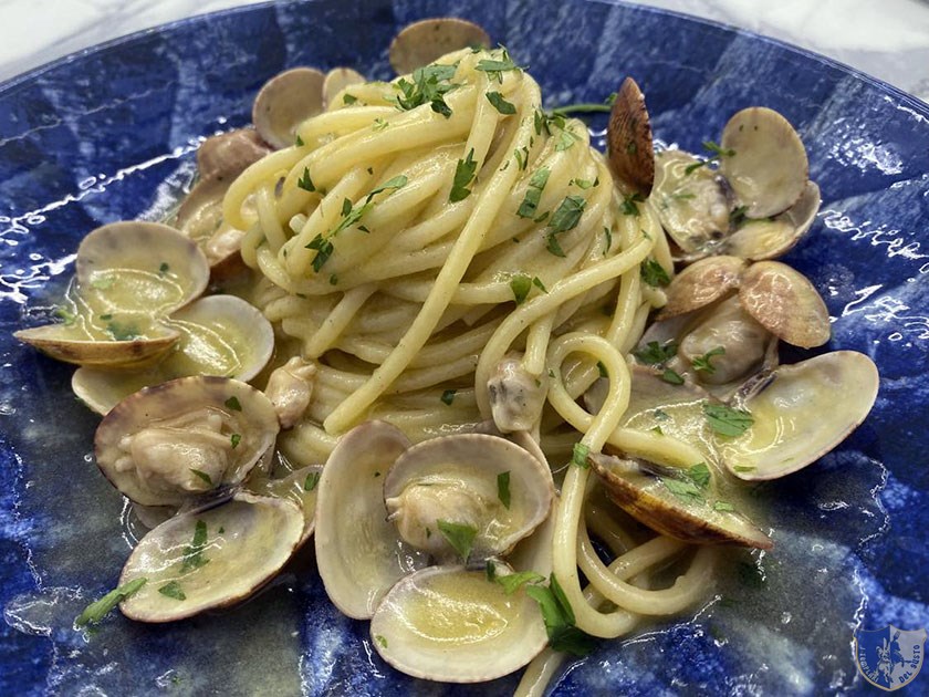 Gli spaghettoni con vongole veraci