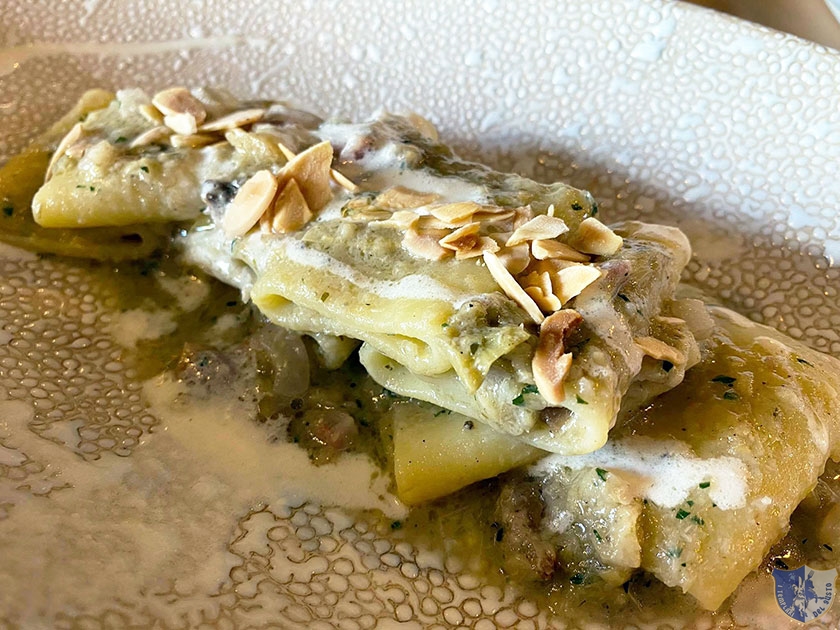 Paccheri con crema di carciofi guanciale mascarpone e mandorle