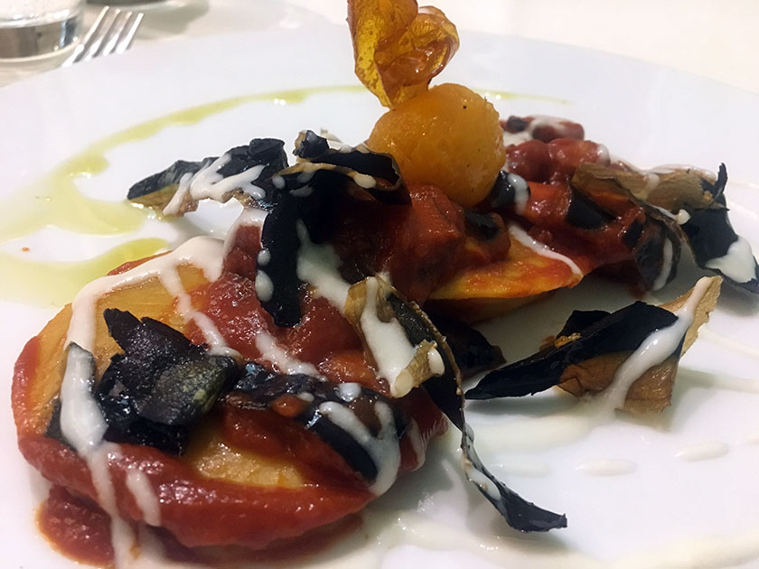 Panciotti con provola e melanzana con melanzane e pomodoro San Marzano