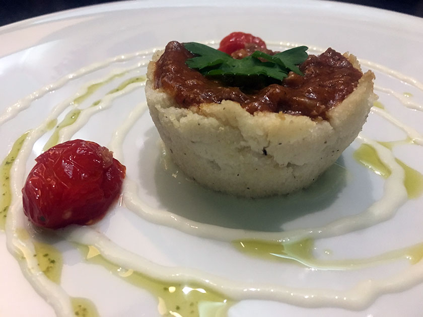 Vol au vent di polenta con ragù di cinghiale