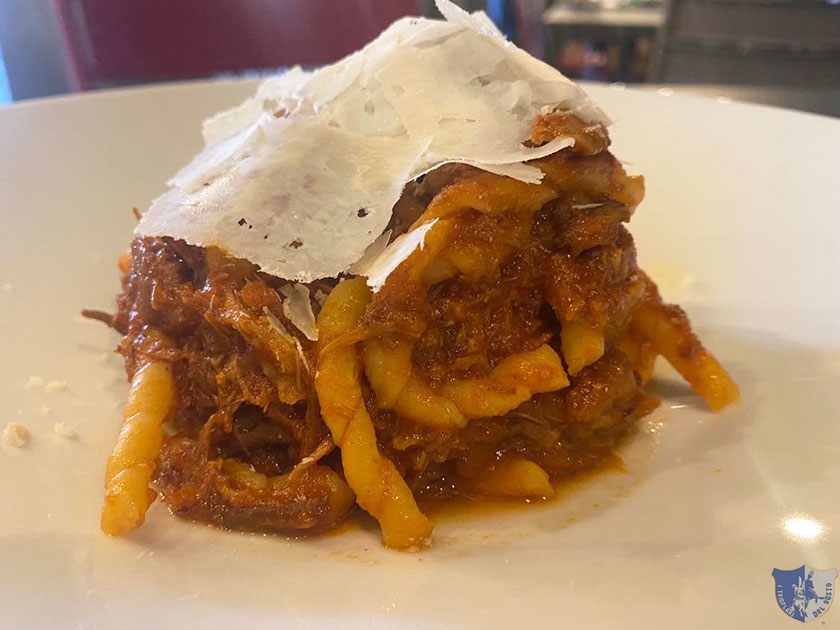 Fusilli freschi al ragù irpino con ricotta salata