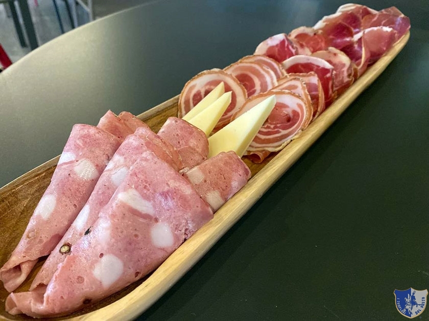 Tagliere di salumi e cacicocavallo