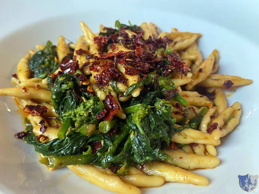 Cicatielli con broccoli e peperoni cruschi