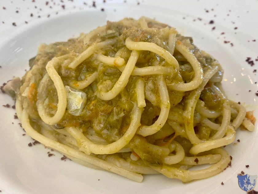 Spaghetti con baccalà fiori di zucca e bottarga
