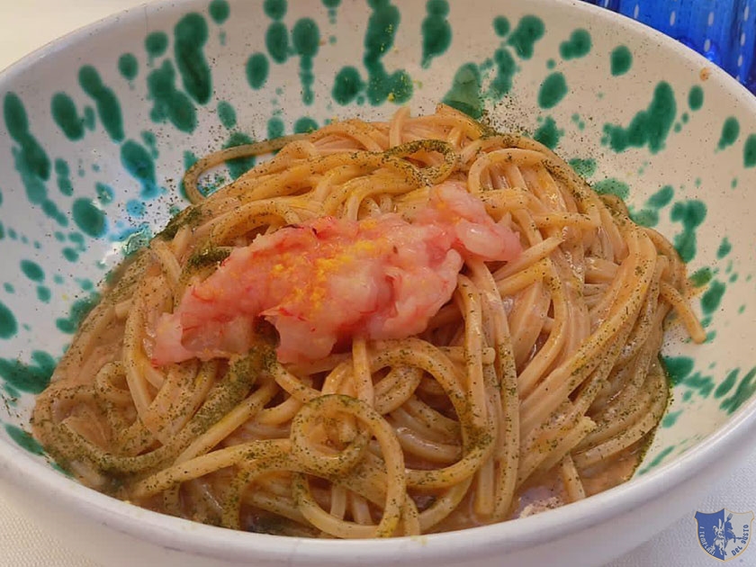 Spaghetti cacio e pepe con tartare di gambero rosso e zest di limone