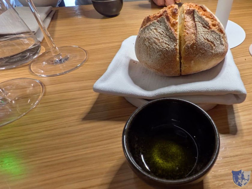 Pagnottella artigianale e olio Evo Peranzana dell'Oleificio Roccia