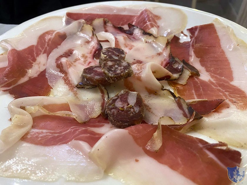 Degustazione di salumi di maialino nero di razza casertana