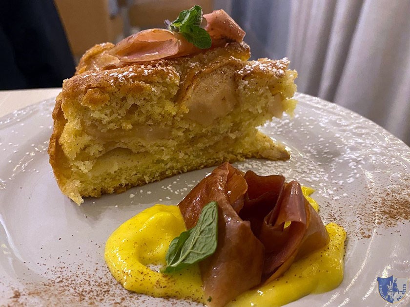Torta di mele annurche con crema pasticciera al profumo di cannella