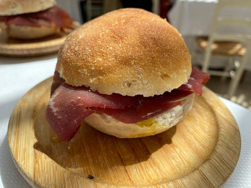 Mini bun con carne salada