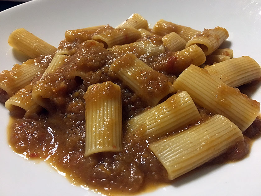 Rigatoni con genovese