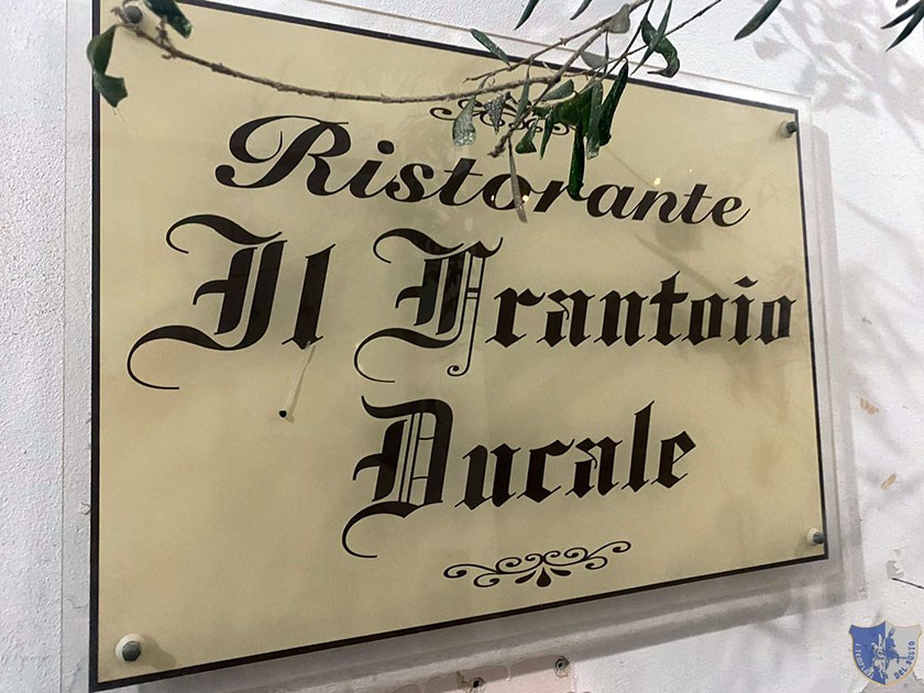 Il Frantoio Ducale Castel Morrone Insegna allingresso
