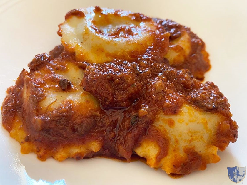 Ravioli al ragù della tradizione