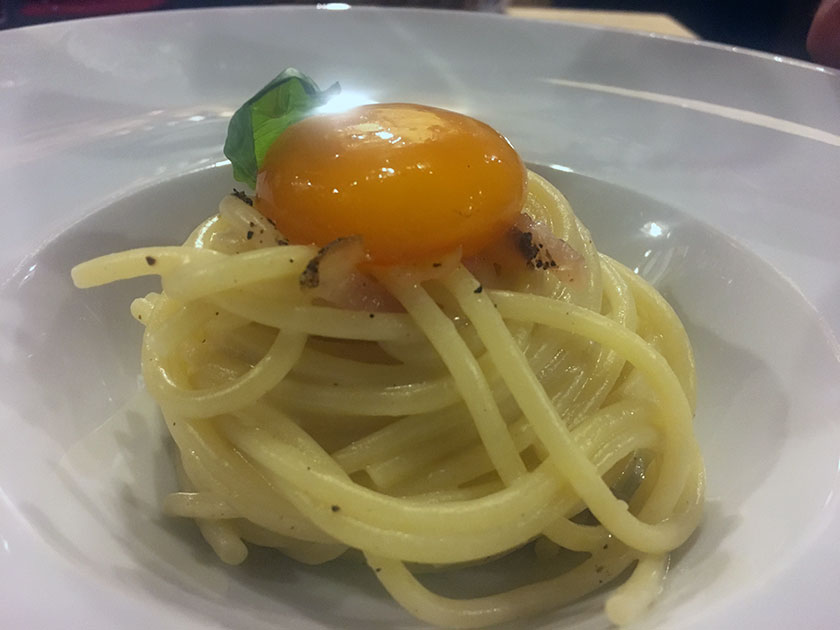 Carbonara rivisitata dello chef Antonio Esposito