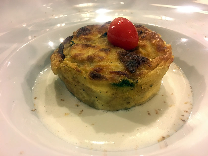 Tortino di patate zucchine con fonduta di provola fumè