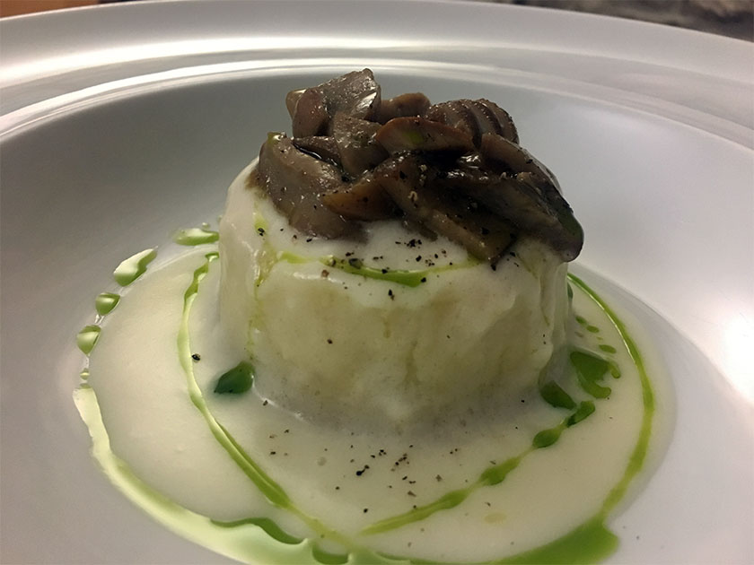 Sformato di patate fonduta di caciocavallo e funghi porcini